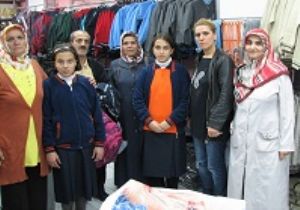 Yoksul öğrencilerini sevindirdiler